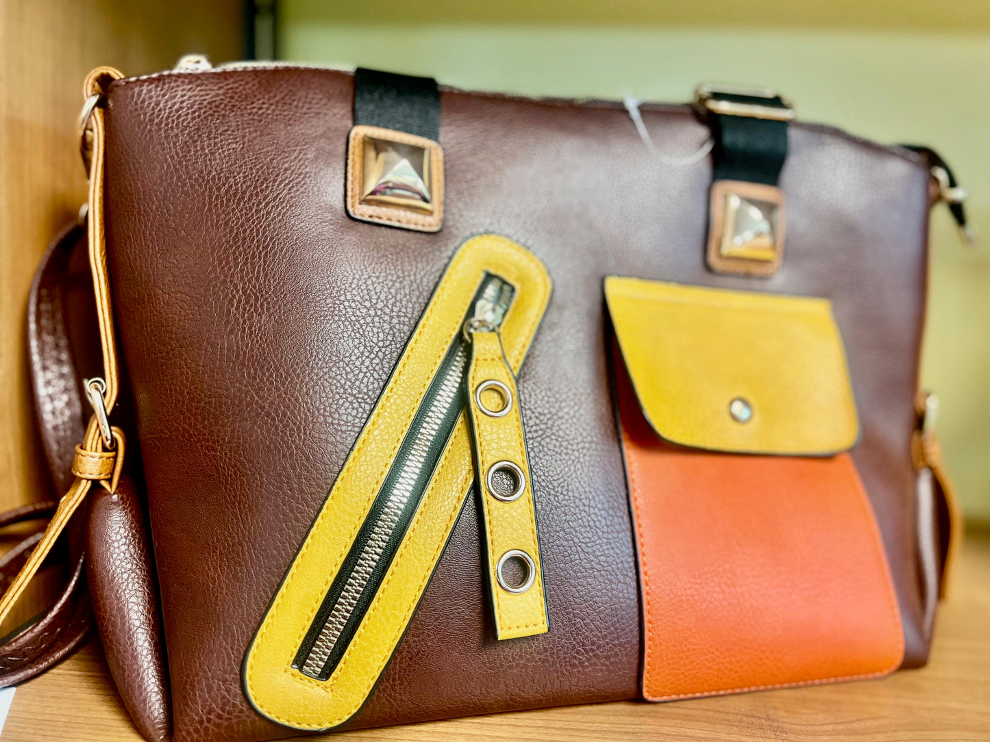 BROWN LEATHER POCKET PURSE