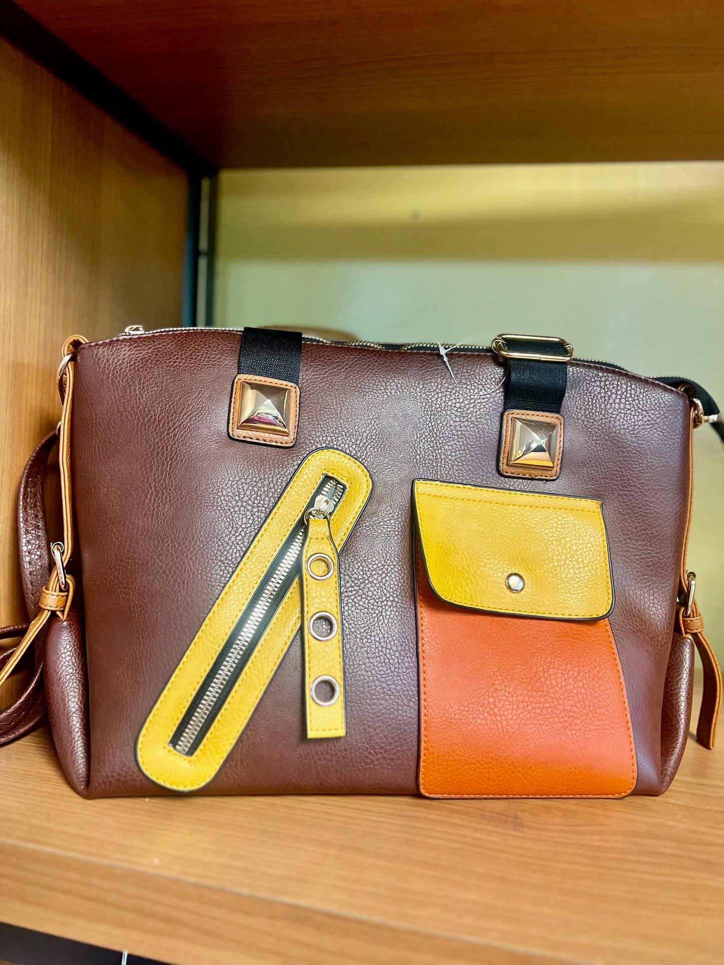 BROWN LEATHER POCKET PURSE